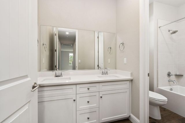 1396 E Via Prato Drive, Fresno, CA 93730