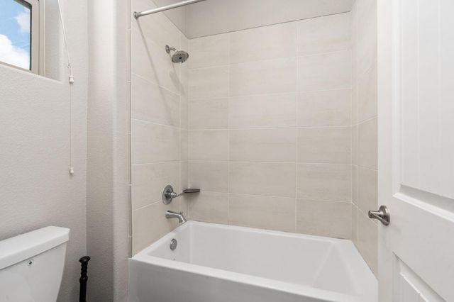 1396 E Via Prato Drive, Fresno, CA 93730