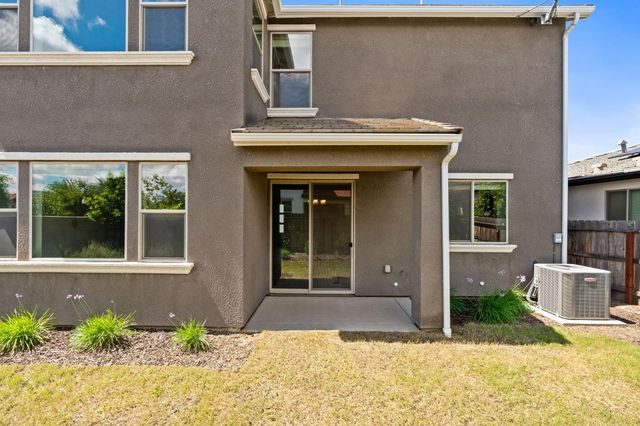 1396 E Via Prato Drive, Fresno, CA 93730