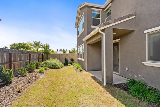 1396 E Via Prato Drive, Fresno, CA 93730