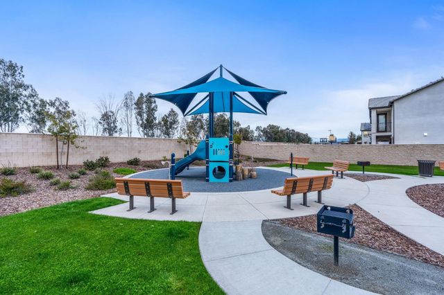 1396 E Via Prato Drive, Fresno, CA 93730