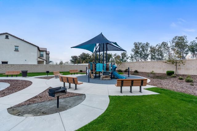 1396 E Via Prato Drive, Fresno, CA 93730