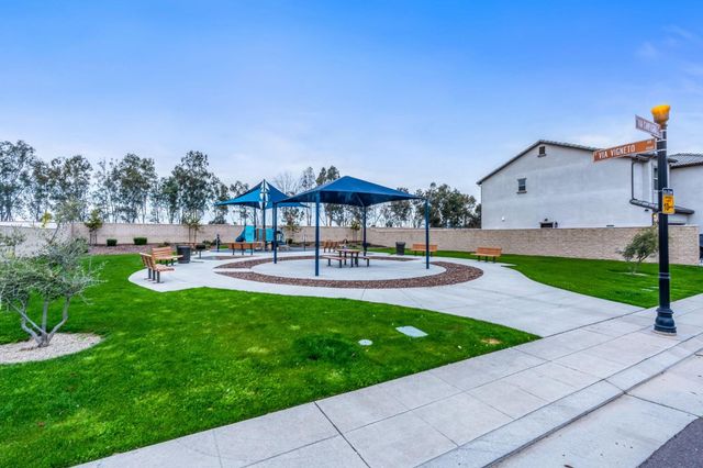 1396 E Via Prato Drive, Fresno, CA 93730