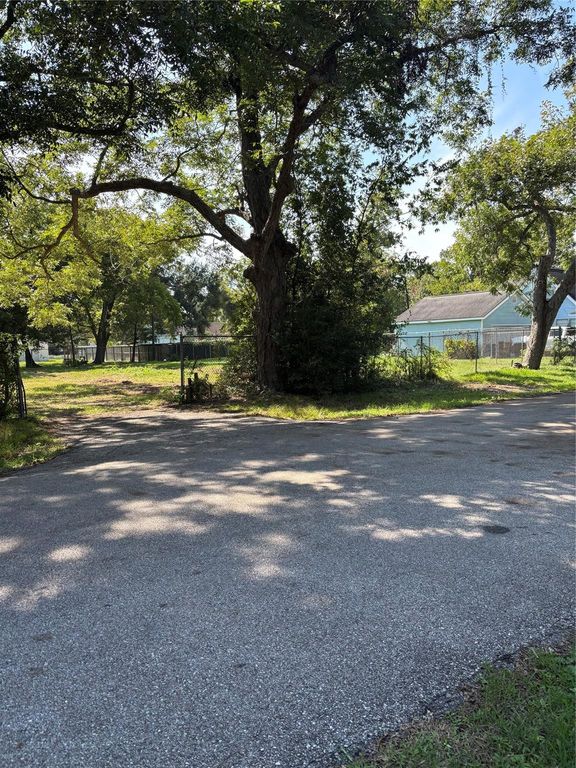 00 Waco, League City, TX 77573