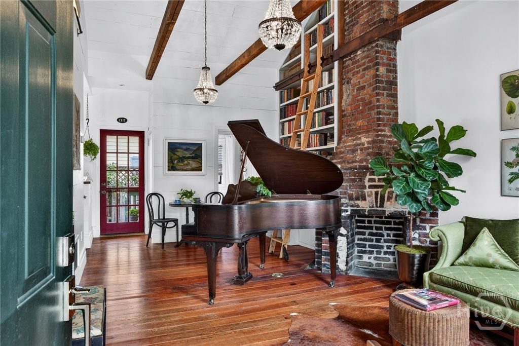 532 E Charlton Street, Savannah, GA 31401