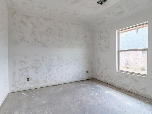 8621 Oak Tree Circle, Edmond, OK 73025