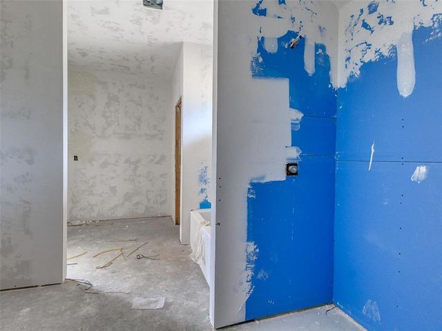 8621 Oak Tree Circle, Edmond, OK 73025