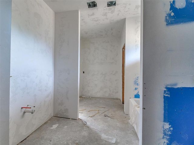 8621 Oak Tree Circle, Edmond, OK 73025