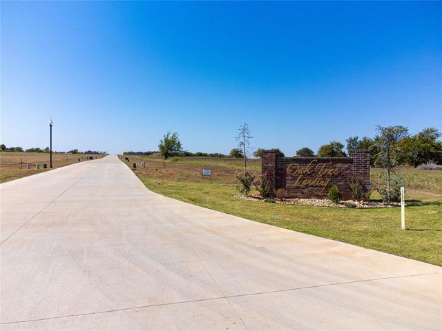 8621 Oak Tree Circle, Edmond, OK 73025