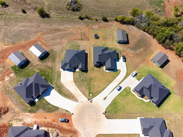 8621 Oak Tree Circle, Edmond, OK 73025