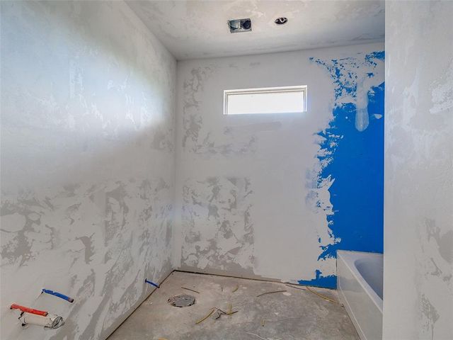 8621 Oak Tree Circle, Edmond, OK 73025