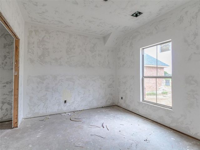 8621 Oak Tree Circle, Edmond, OK 73025