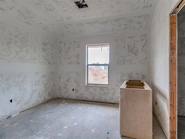 8621 Oak Tree Circle, Edmond, OK 73025