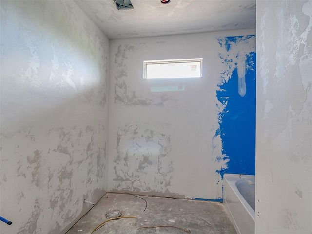 8621 Oak Tree Circle, Edmond, OK 73025