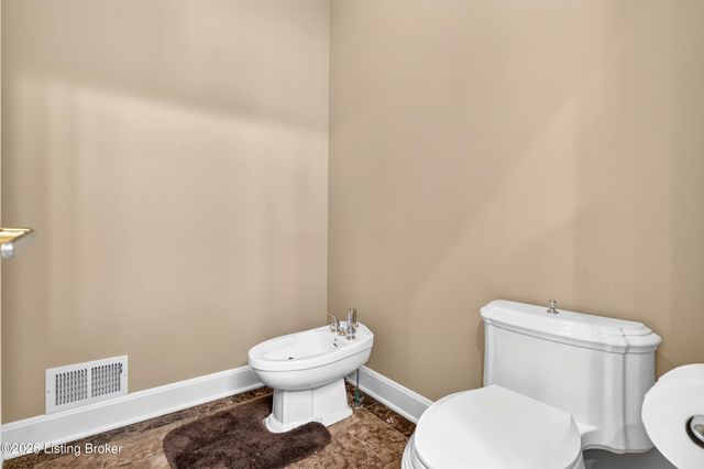 12303 Old Lucas Ln, Louisville, KY 40223