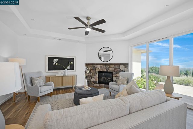 1034 Alfred Ave, Walnut Creek, CA 94597