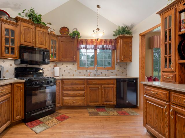 295 W Grandin Road, Morris, IL 60450