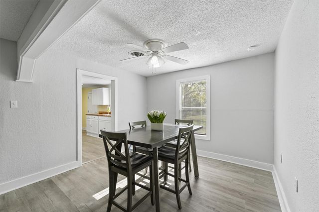 216 N Shady Oaks Street, Lake Jackson, TX 77566