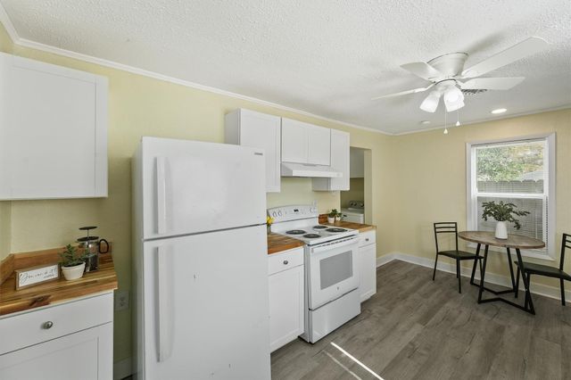 216 N Shady Oaks Street, Lake Jackson, TX 77566