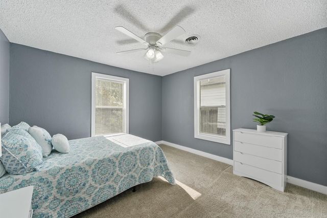 216 N Shady Oaks Street, Lake Jackson, TX 77566