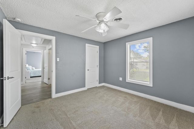 216 N Shady Oaks Street, Lake Jackson, TX 77566