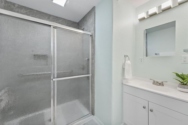 216 N Shady Oaks Street, Lake Jackson, TX 77566