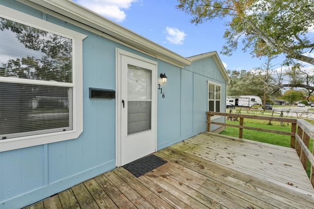 216 N Shady Oaks Street, Lake Jackson, TX 77566