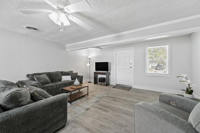 216 N Shady Oaks Street, Lake Jackson, TX 77566