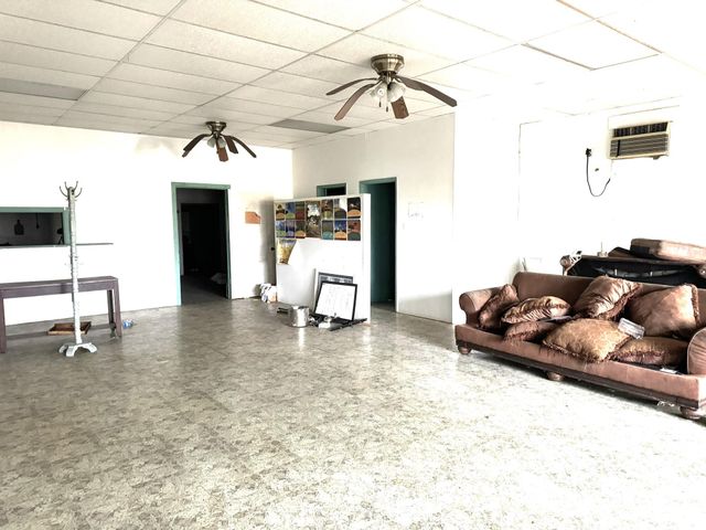 1103 Us Highway 59 N, Edna, TX 77957