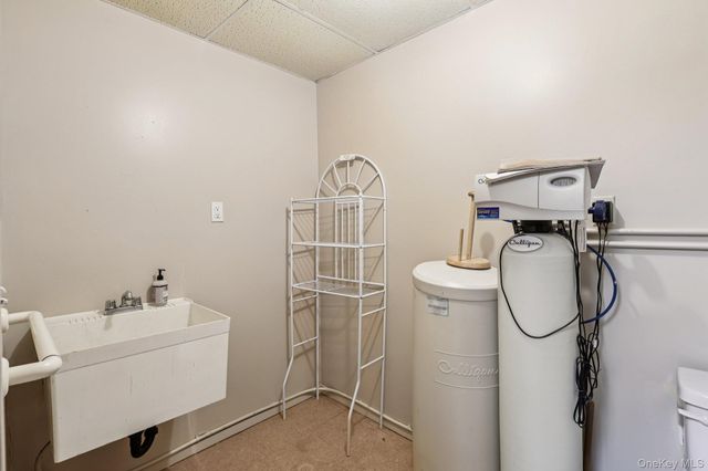 21 Bridge Road, Nanuet, NY 10954