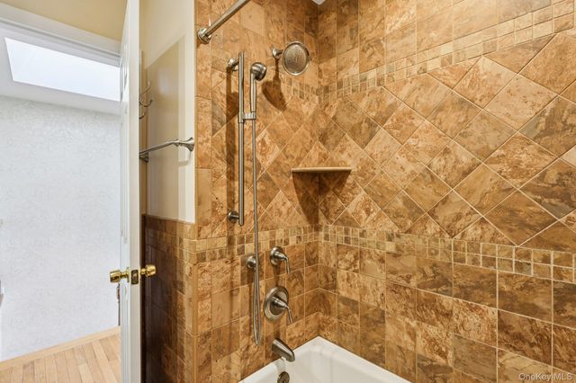 21 Bridge Road, Nanuet, NY 10954