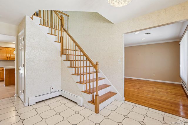 21 Bridge Road, Nanuet, NY 10954