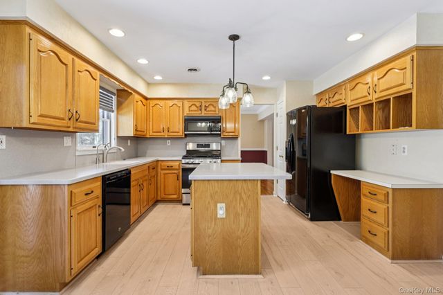 21 Bridge Road, Nanuet, NY 10954