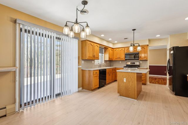 21 Bridge Road, Nanuet, NY 10954