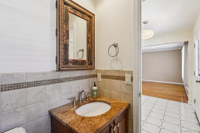 21 Bridge Road, Nanuet, NY 10954