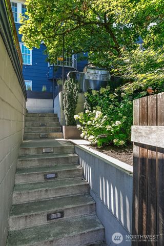 918 18th Avenue E, Seattle, WA 98122
