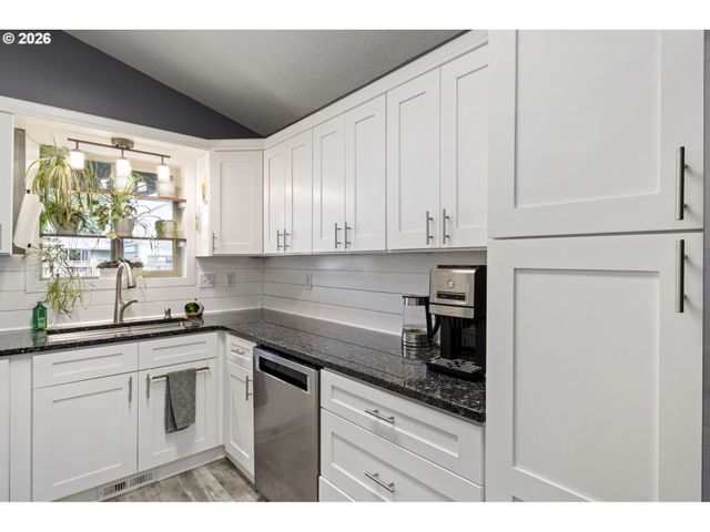 1360 ANDERSEN Ln, Eugene, OR 97404