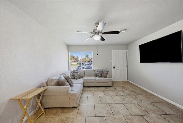 1430 Madrid, Corpus Christi, TX 78416