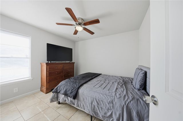 1430 Madrid, Corpus Christi, TX 78416