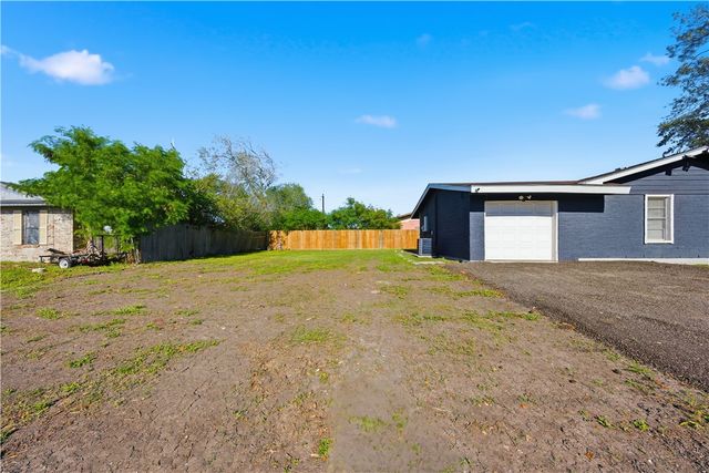 1430 Madrid, Corpus Christi, TX 78416