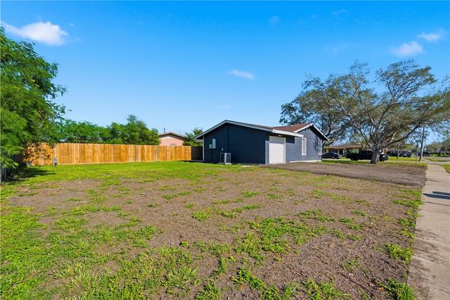 1430 Madrid, Corpus Christi, TX 78416