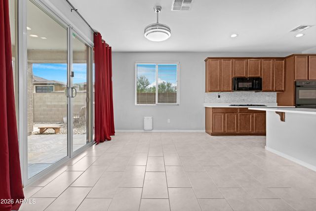 7910 W PUEBLO Avenue, Phoenix, AZ 85043