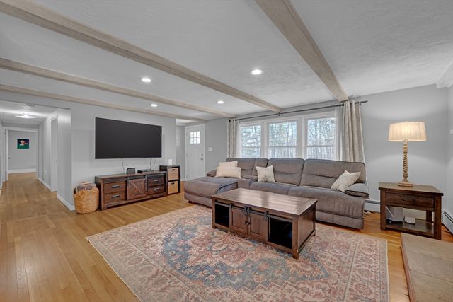 3 Santom St, Auburn, MA 01501