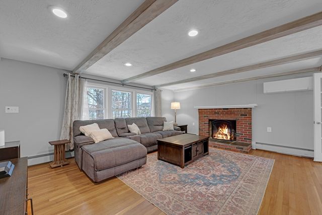 3 Santom St, Auburn, MA 01501