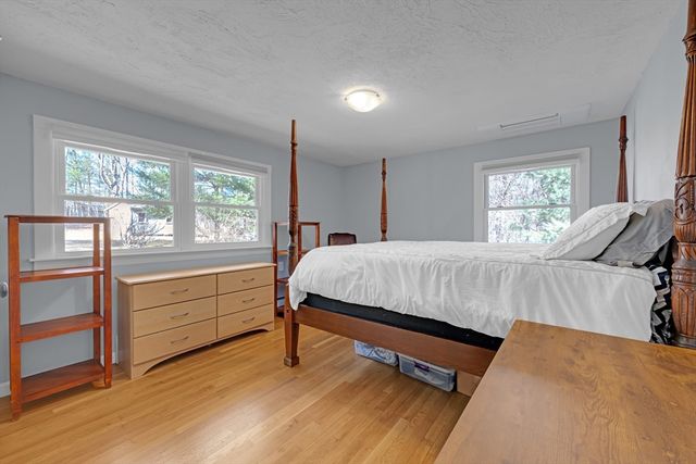 3 Santom St, Auburn, MA 01501