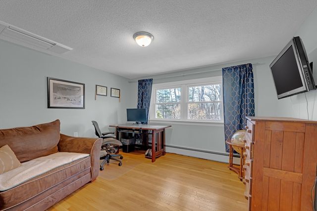 3 Santom St, Auburn, MA 01501