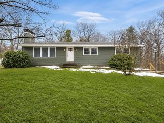 3 Santom St, Auburn, MA 01501
