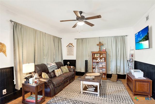 205 Brinkoeter Street, Poth, TX 78147