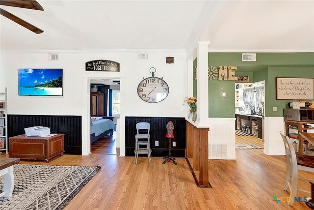205 Brinkoeter Street, Poth, TX 78147