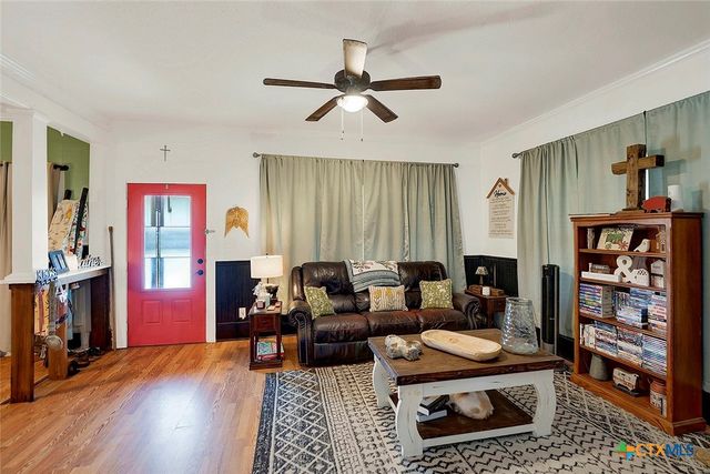 205 Brinkoeter Street, Poth, TX 78147